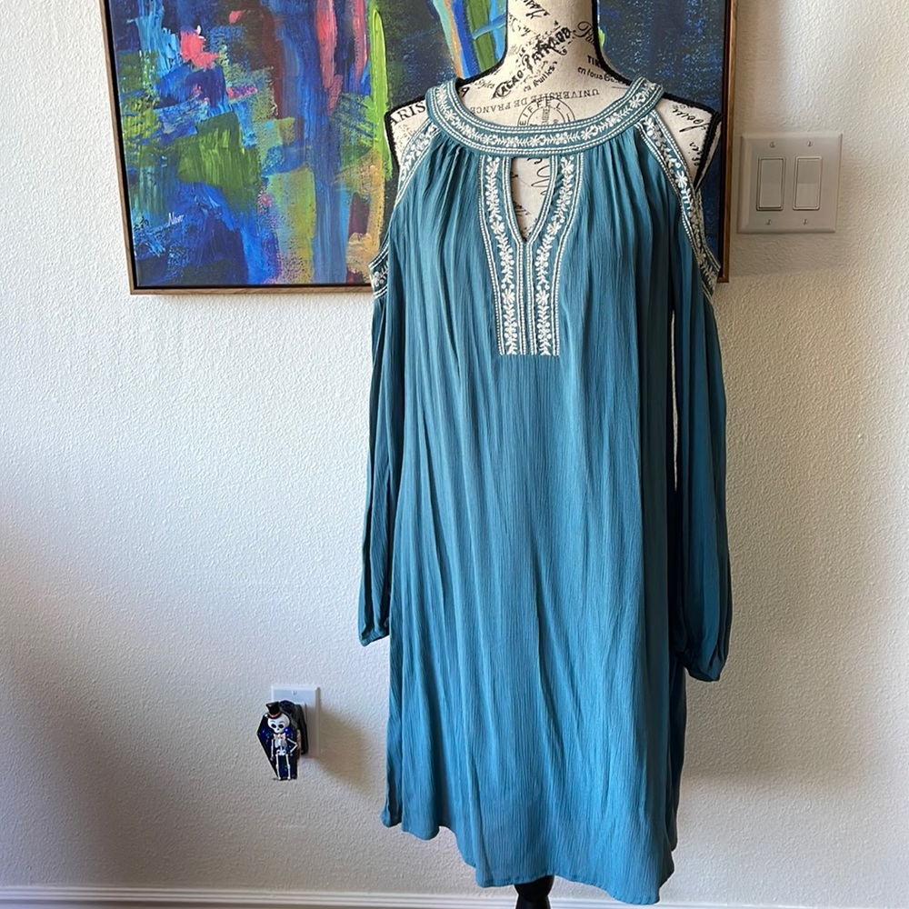 Shoulder-less Dress